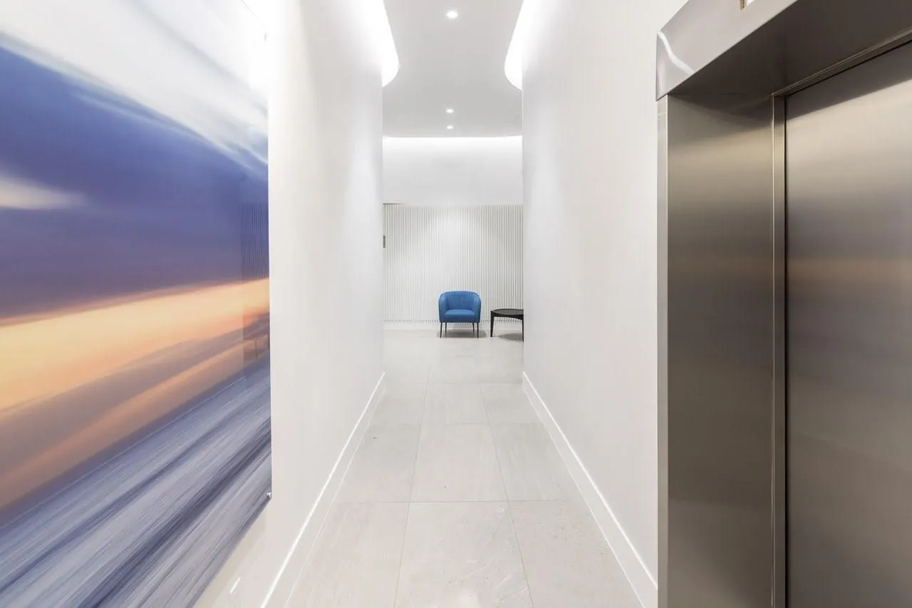 889 Homer — office interior