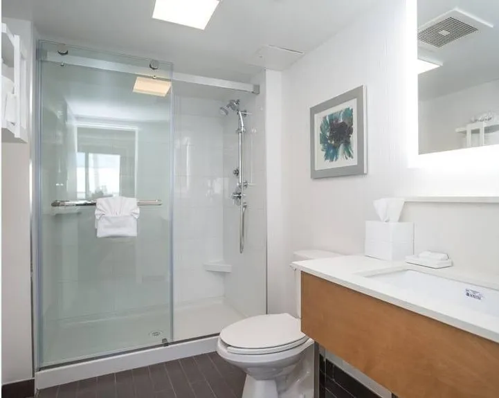 Hampton Inn & Suites — Phase 2 — Hampton Bathroom 1