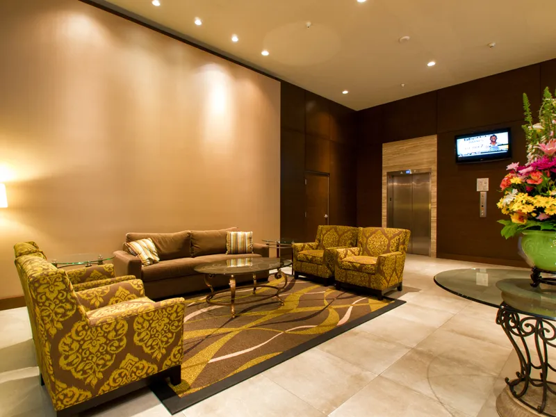 Holiday Inn Vancouver Centre — holidayinnv21