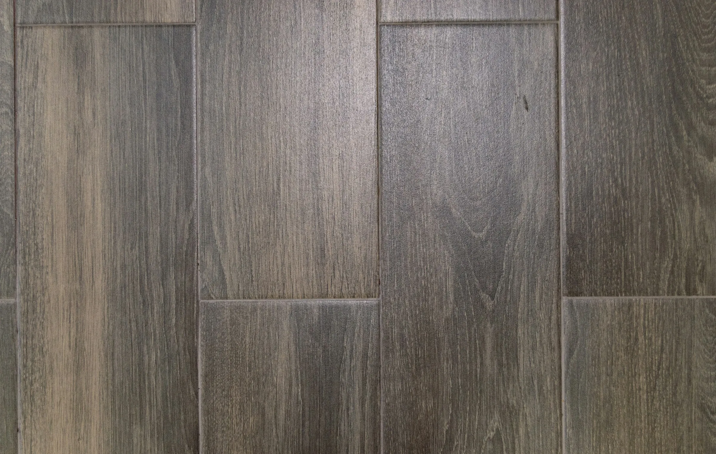Modern laminate plank surface with realistic wood grain and micro-bevelled edges.