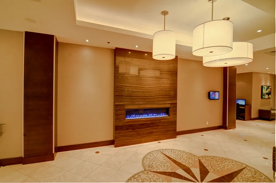 Holiday Inn Metrotown — Lobby & Restaurant — metrotownholidayinn3