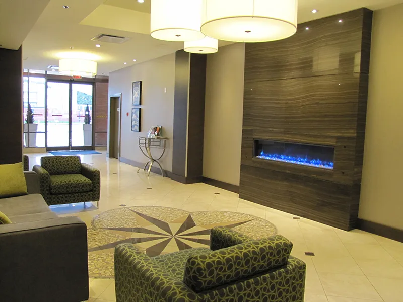 Holiday Inn Metrotown — Lobby & Restaurant — metrotownholidayinn6